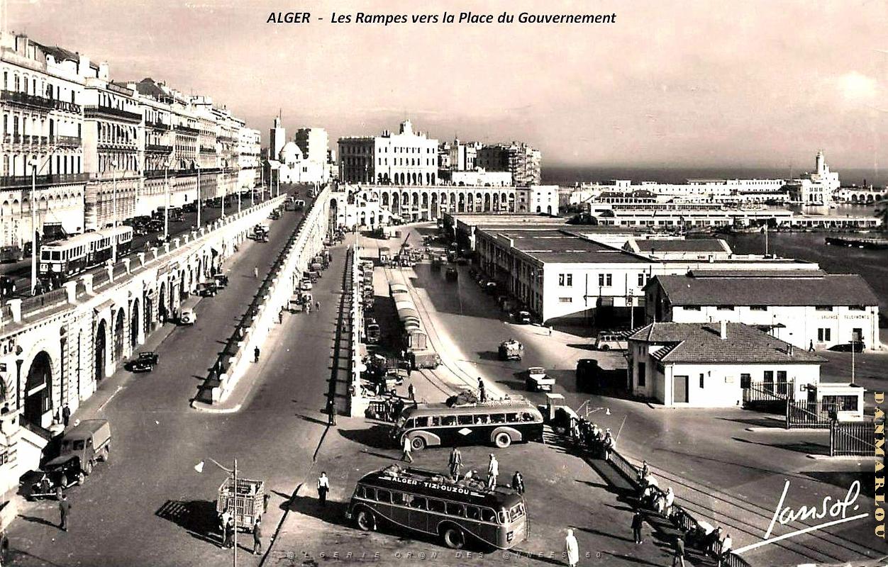 Alger - Rampes vers la Place du Gouvernement.jpg